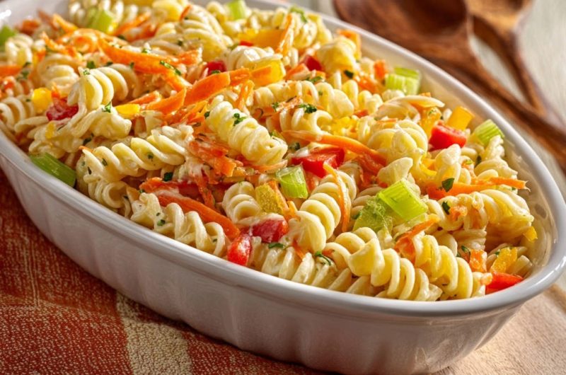 Cremiger Frühlings-Nudelsalat