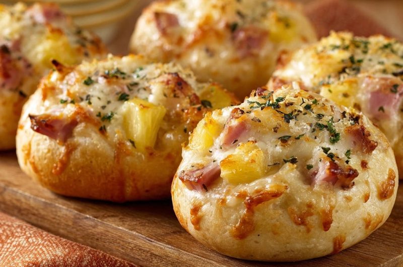 Herzhafte Ananas-Bacon-Käse Brötchen