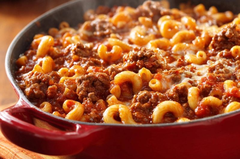 Herzhafte Hackfleisch-Hörnchenpfanne