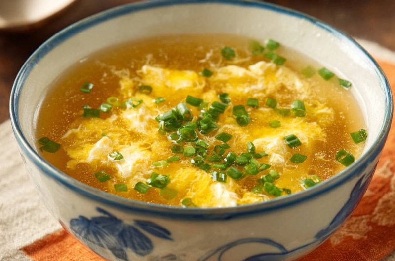 Klassische Eierflockensuppe