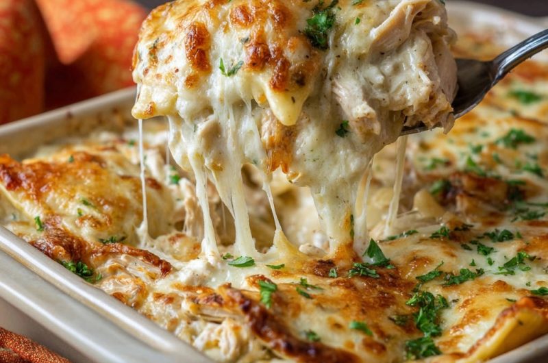 Cremiger Hähnchen-Auflauf mit goldbrauner Käsehaube