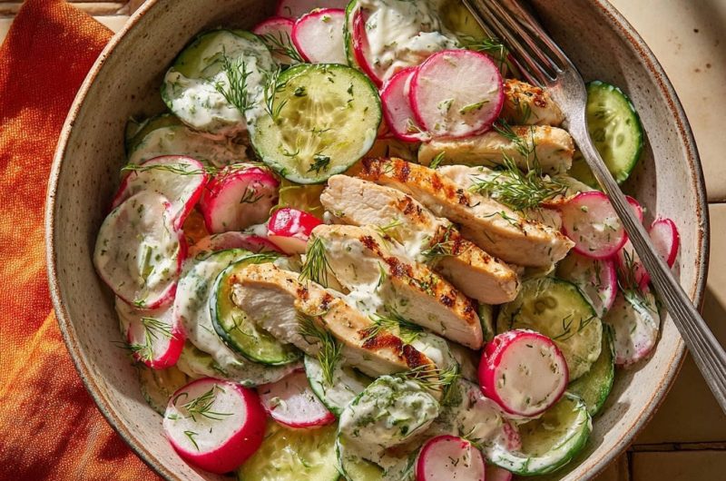 Cremiger Hähnchen-Radieschen-Salat mit Dill