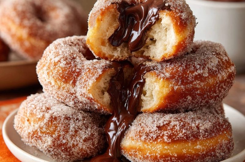 Gefüllte Schokoladen-Krapfen