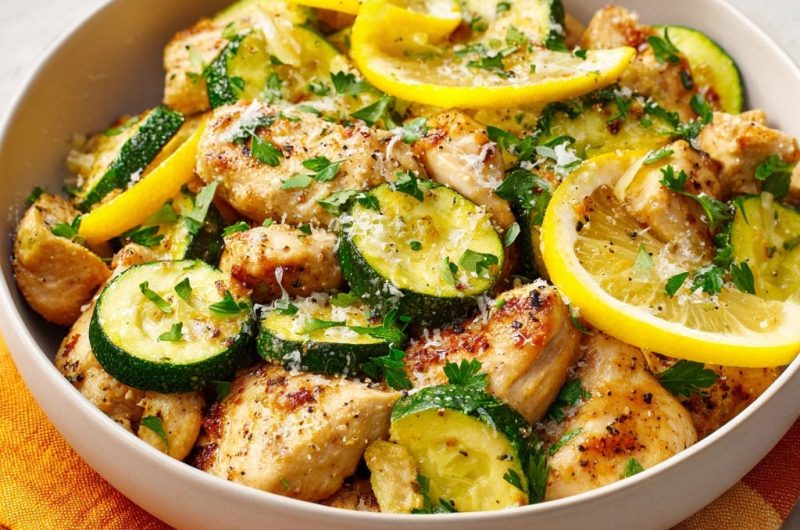 Zitronen-Hähnchenpfanne mit Zucchini