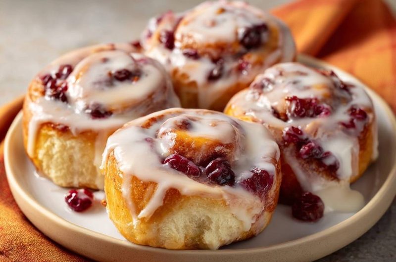 Cranberry-Zimtschnecken (Garantiert jedes Mal fluffig)