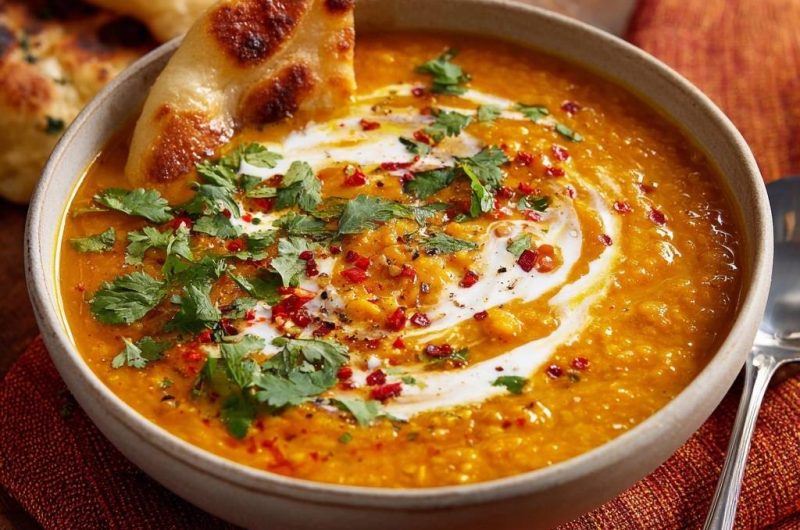 Cremiges Masoor Dal mit Naan