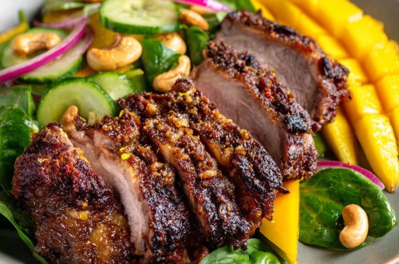 Knusprige Entenbrust mit exotischem Mangosalat