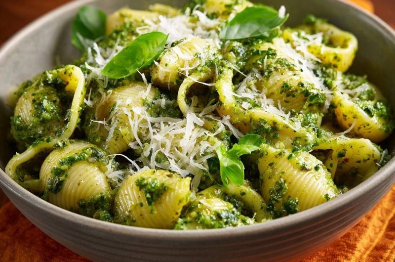 Conchiglie mit cremigem Basilikum-Pesto (Nie wieder öliges Pesto!)