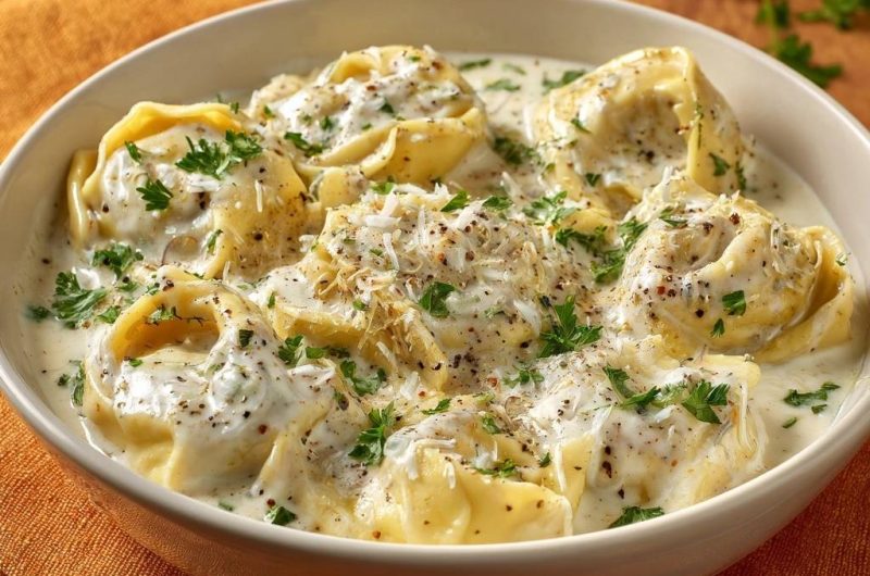 Cremige Ravioli in Parmesan-Sahnesoße
