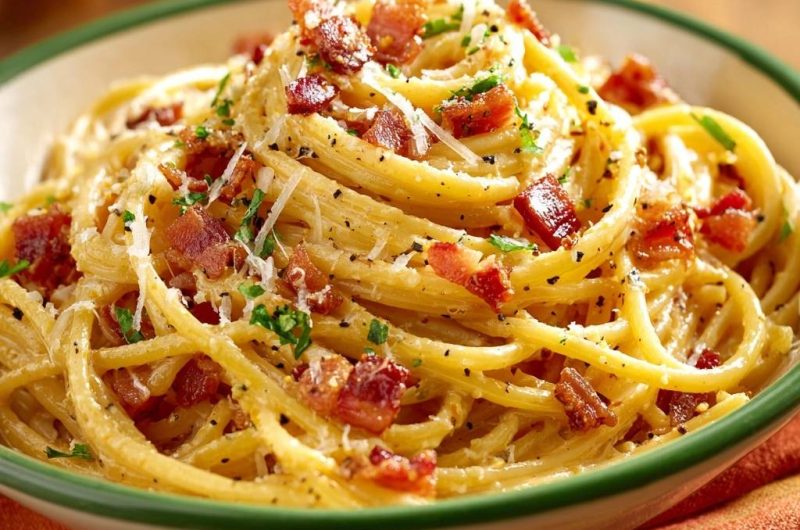 Cremige Spaghetti Carbonara mit Bacon (Nie wieder Rührei-Effekt!)