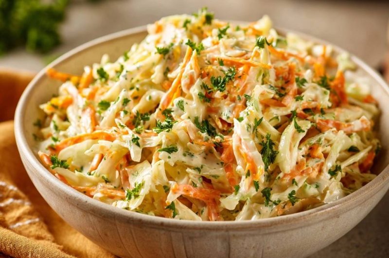 Cremiger Krautsalat (Nie wieder wässriger Coleslaw!)
