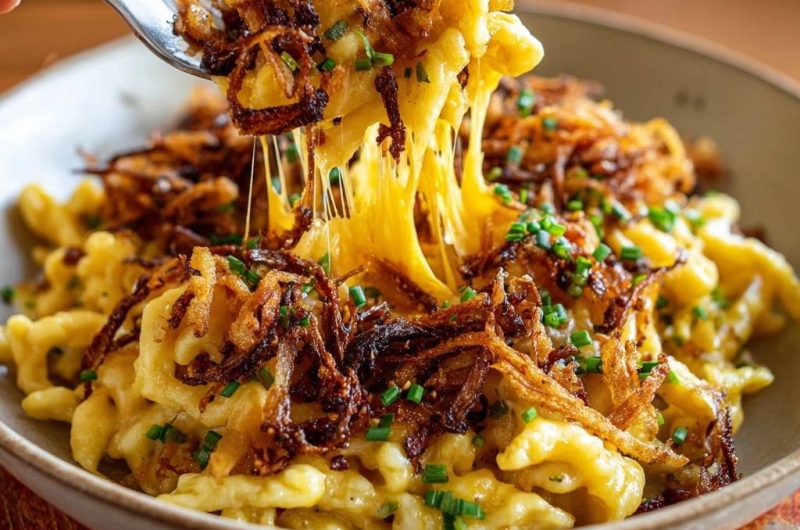 Käsespätzle mit knusprigen Zwiebeln