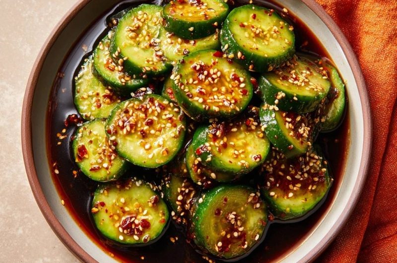 Knackige Gurken in scharfer Sesam-Chili-Sauce (Nie wieder matschige Gurken!)