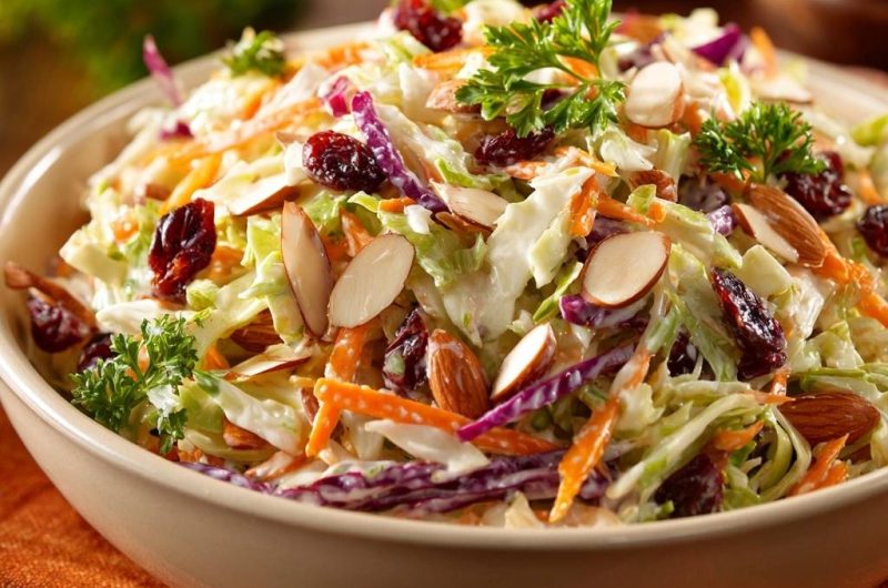 Knackiger Cranberry-Mandel-Krautsalat