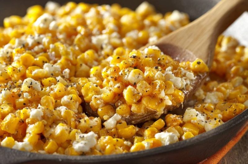 Knuspriger Pfannen-Mais mit Feta