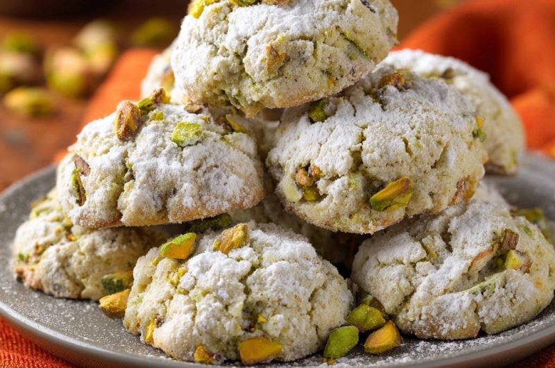 Pistazien-Schneebällchen (Nie wieder schmelzender Puderzucker!)