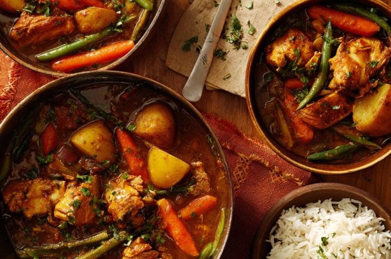 Würziges Hähnchen-Gemüse-Curry mit Reis