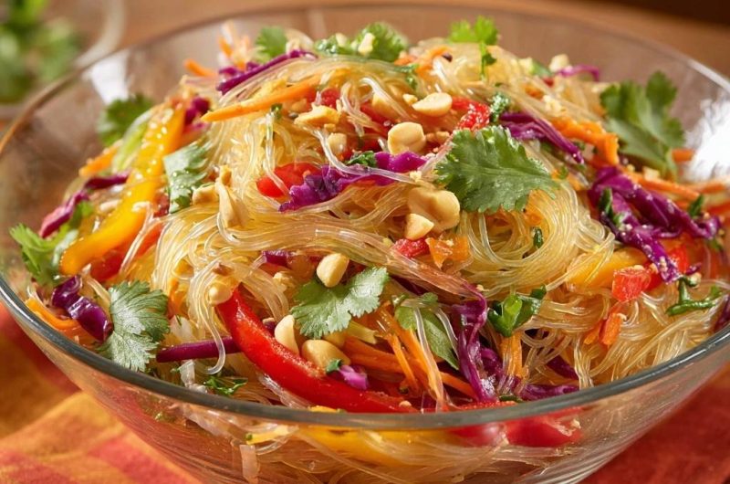 Bunter Asiatischer Glasnudelsalat