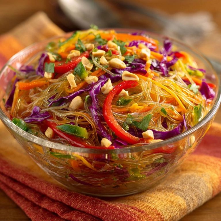 Bunter Glasnudelsalat mit Erdnüssen – knackig & matschfrei