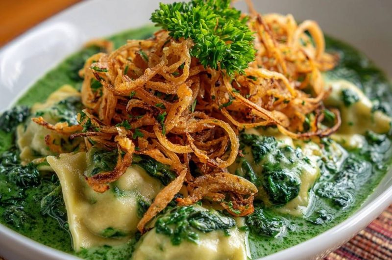 Cremige Spinat-Ravioli mit knusprigen Zwiebeln