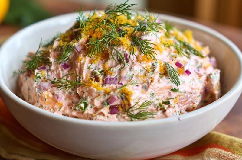 Cremiger Räucherlachs-Dip mit Dill & Zitrone