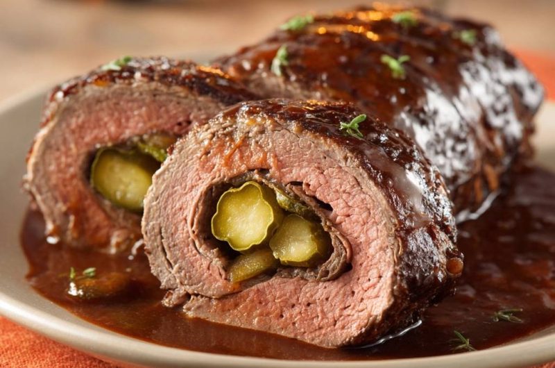 Gurkengefüllte Rindfleischrouladen (Nie wieder trockenes Fleisch!)
