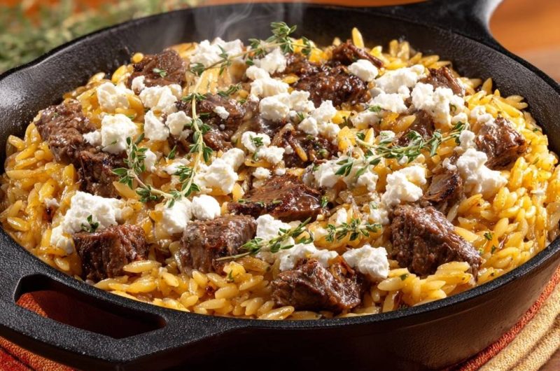 Rindfleisch-Orzo mit Feta und Thymian (Nie wieder matschiger Orzo!)