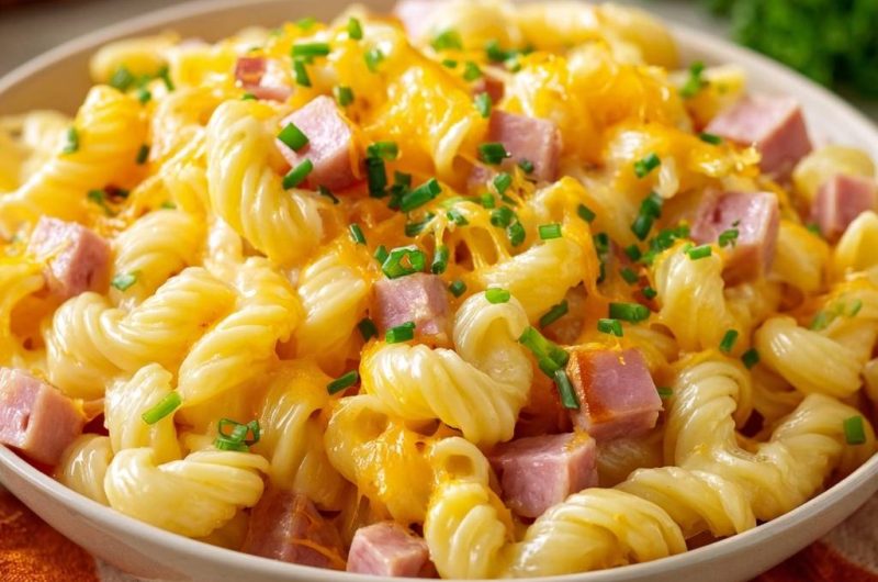 Cremiger Schinken-Fusilli-Auflauf