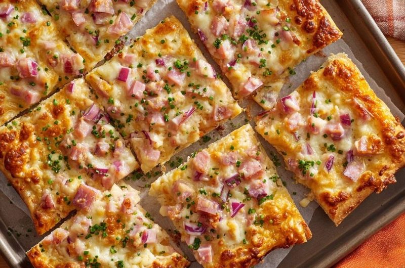 Knuspriger Schinken-Zwiebel-Käse-Fladen (Nie wieder matschiger Boden!)