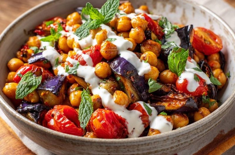 Mediterrane Auberginen-Kichererbsen-Pfanne