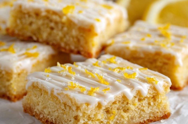 Saftige Zitronen-Schnitten