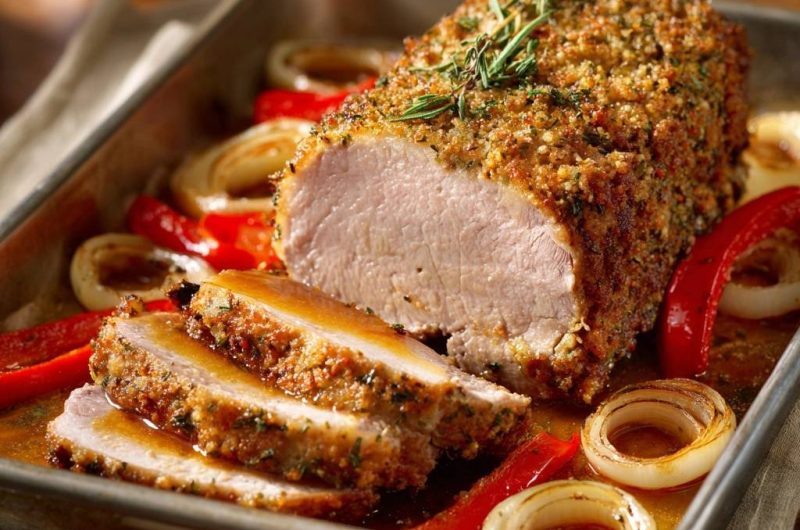 Saftiges Kräuter-Schweinefilet mit Paprika-Zwiebeln