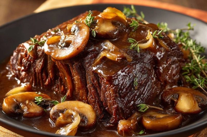 Saftiges Rindfleisch mit Champignons und Thymian