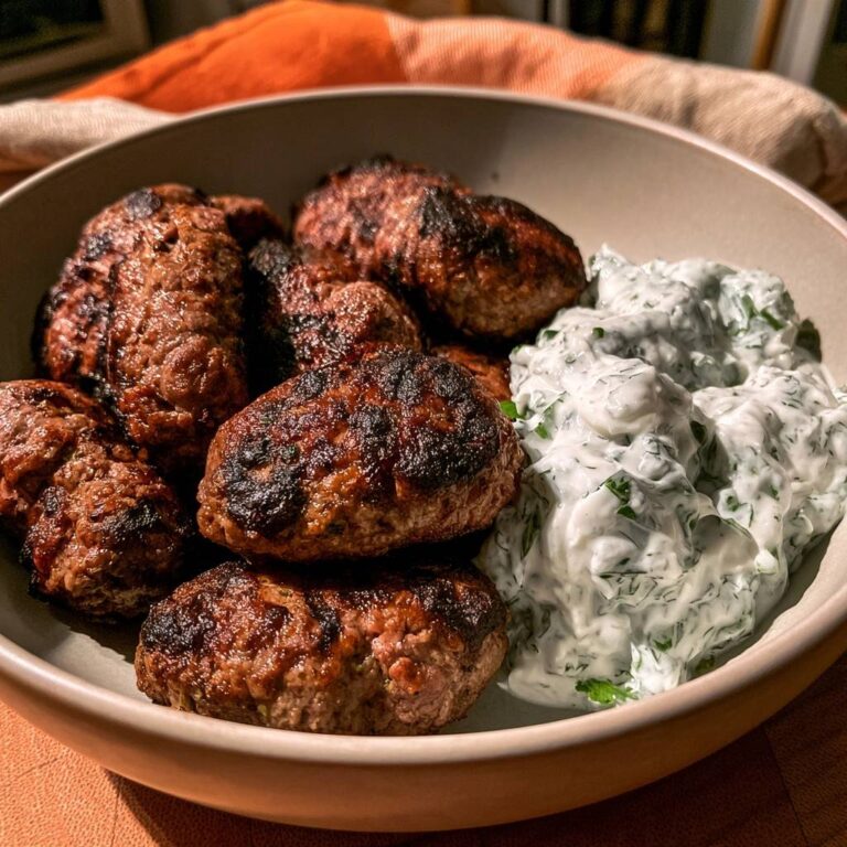 Rinderhack-Köfte mit Joghurt-Minz-Dip